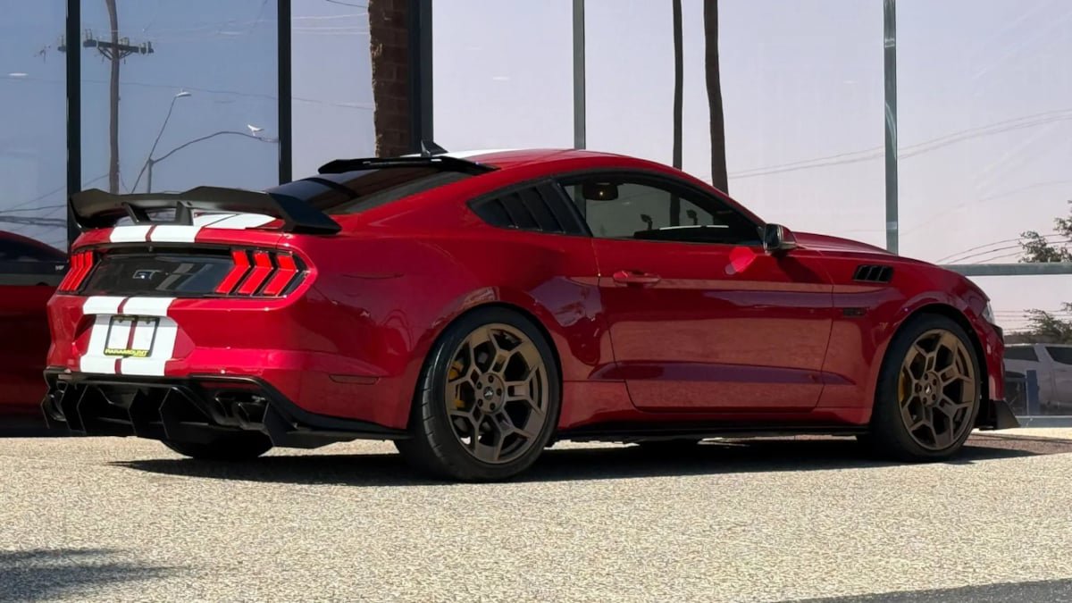 Used 2020 Ford Mustang GT Premium w/ GT Performance Package RWD image 16