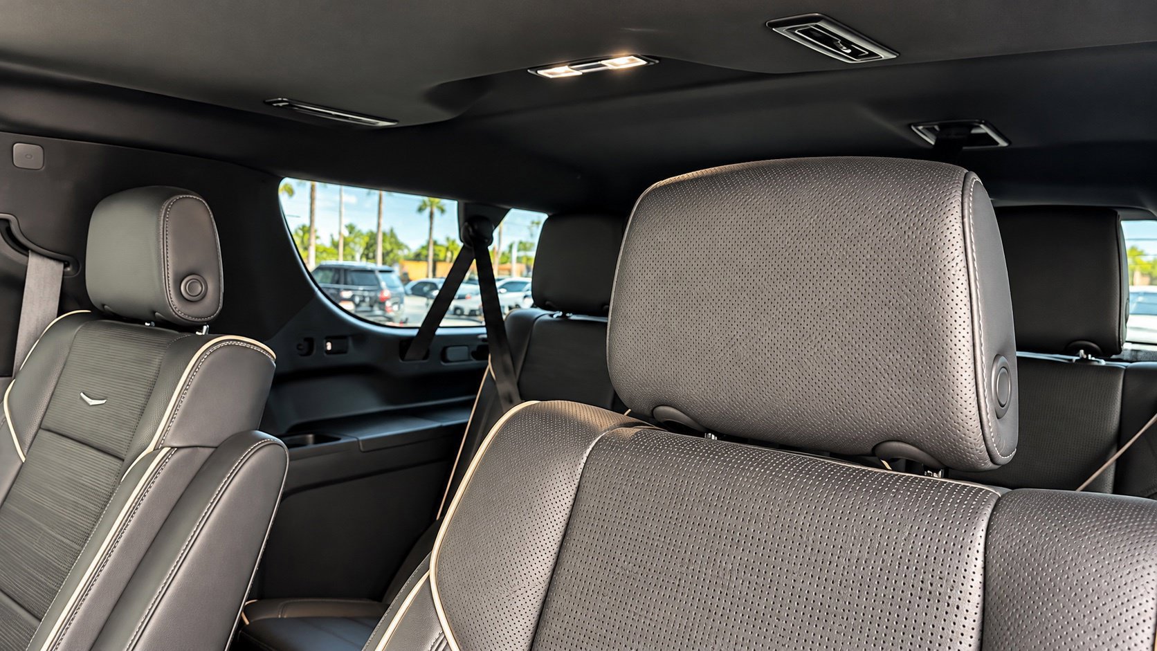 Used 2023 Cadillac Escalade ESV Sport RWD image 11
