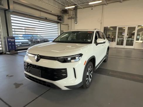 Certified 2025 Volkswagen Tiguan S AWD/4WD image 7