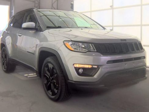 Used 2019 Jeep Compass Latitude AWD/4WD image 3