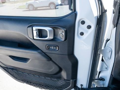 Used 2019 Jeep Wrangler Unlimited Sahara AWD/4WD image 28