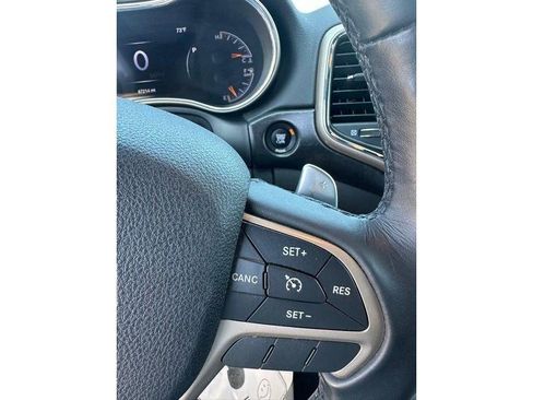 Used 2016 Jeep Grand Cherokee Laredo AWD/4WD image 25