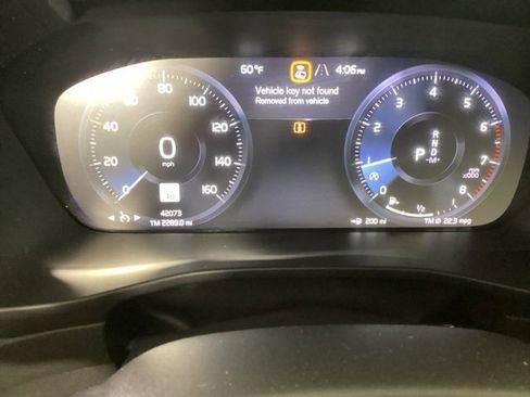 Used 2022 Volvo XC40 T5 Inscription w/ Climate Package image 32