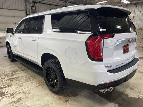 Used 2022 GMC Yukon XL Denali AWD/4WD image 11