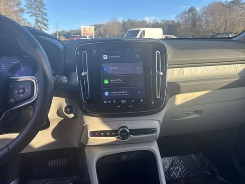 Certified 2025 Volvo XC40 B5 Plus w/ Protection Package Premier image 23