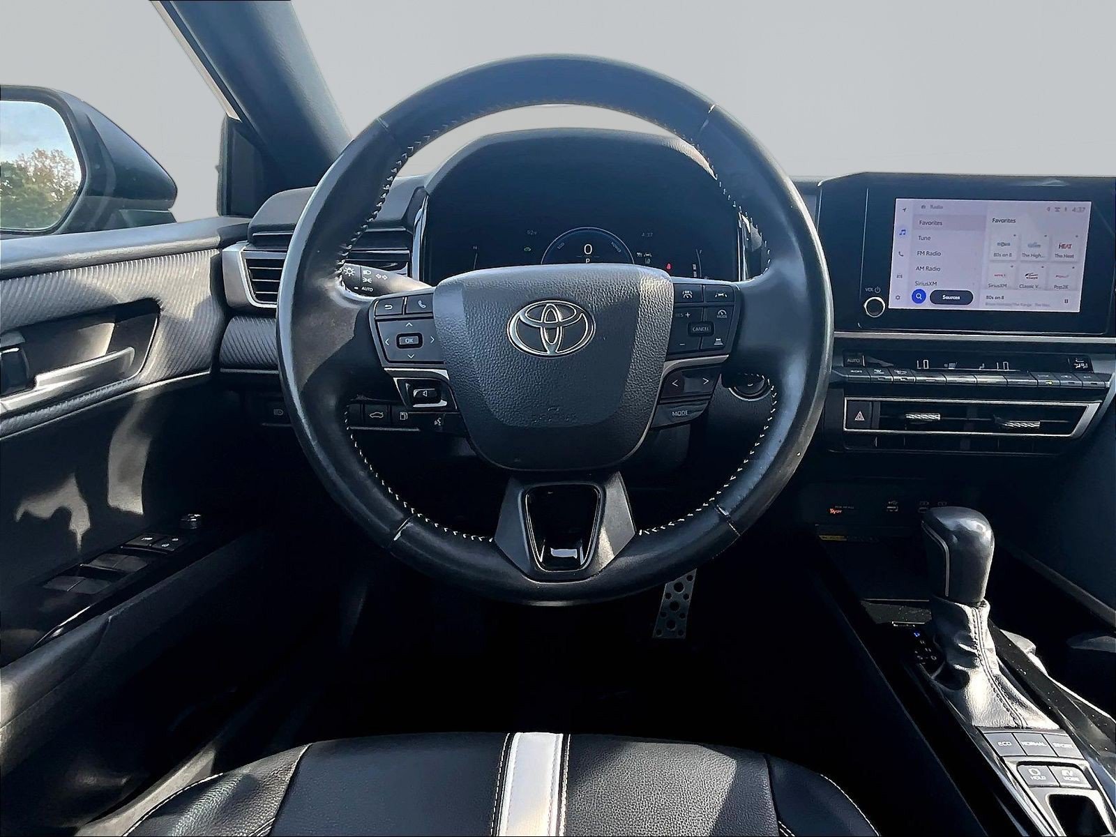 Used 2025 Toyota Camry SE FWD image 8