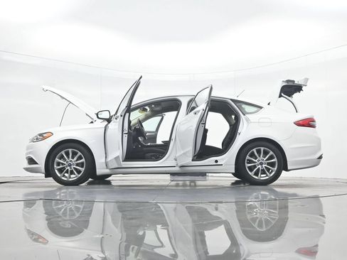 Used 2017 Ford Fusion SE w/ Fusion SE Technology Package FWD image 46