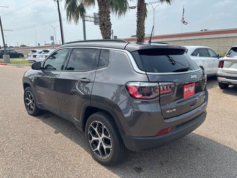 Used 2024 Jeep Compass Latitude AWD/4WD image 4