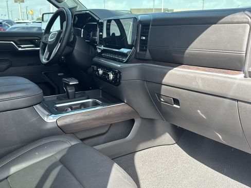 Used 2025 GMC Sierra 1500 SLT AWD/4WD image 12