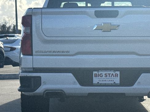 Used 2024 Chevrolet Silverado 1500 High Country w/ Technology Package image 12