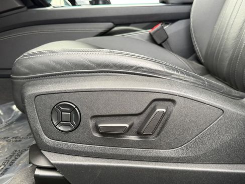 Used 2021 Audi e-tron Premium Plus w/ Premium Plus Package image 10