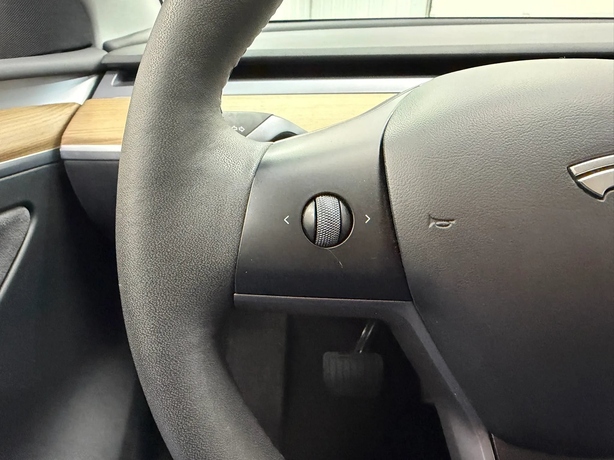 Used 2024 Tesla Model Y Long Range AWD/4WD image 28