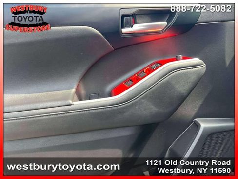 Used 2023 Toyota Highlander XLE AWD/4WD image 21