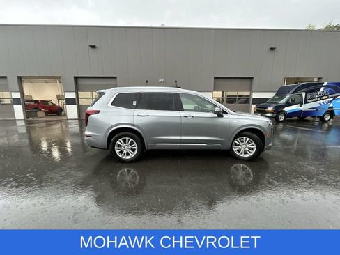 Used 2025 Cadillac XT6 Luxury FWD image 6