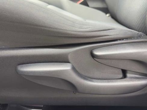 Used 2015 Toyota Highlander LE image 23