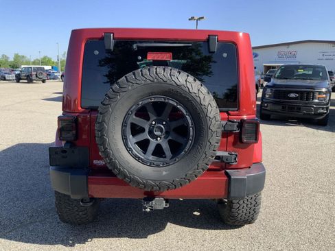 Used 2012 Jeep Wrangler Unlimited Sahara AWD/4WD image 7
