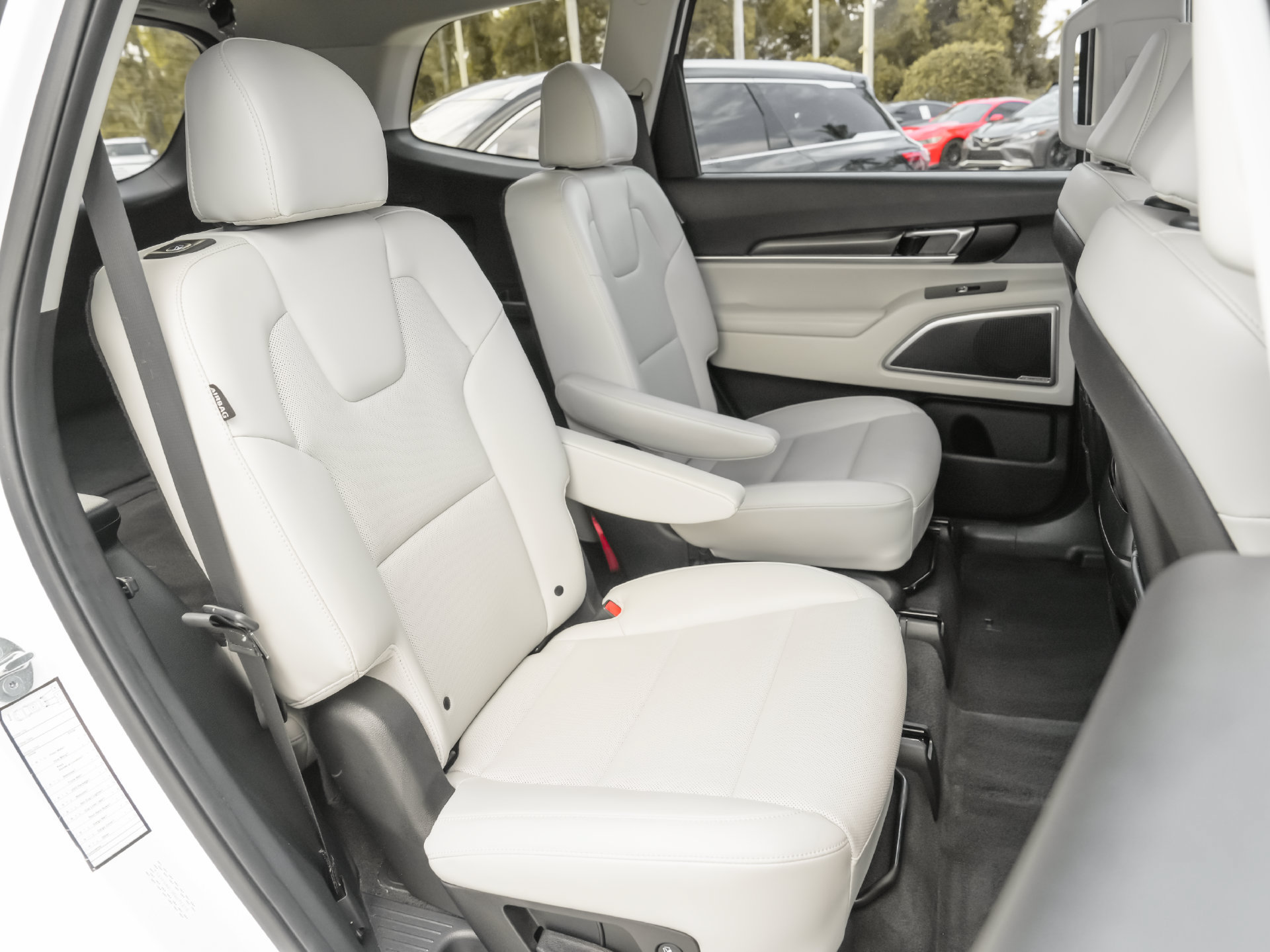 Used 2025 Kia Telluride S FWD image 9