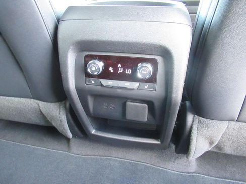 New 2026 Chevrolet Traverse High Country FWD image 34