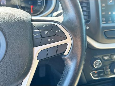 Used 2016 Jeep Cherokee Limited AWD/4WD image 9