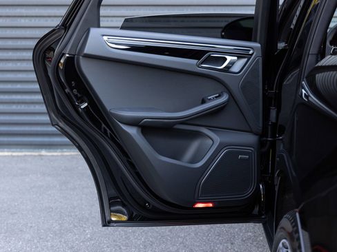 Certified 2026 Porsche Macan AWD/4WD image 25