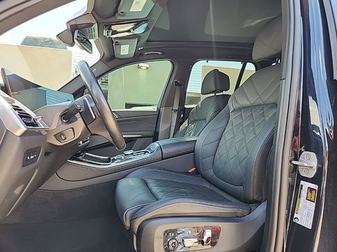 Used 2025 BMW X5 sDrive40i w/ M Sport Package RWD image 2