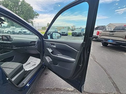 Used 2024 Nissan Rogue SV AWD/4WD image 15