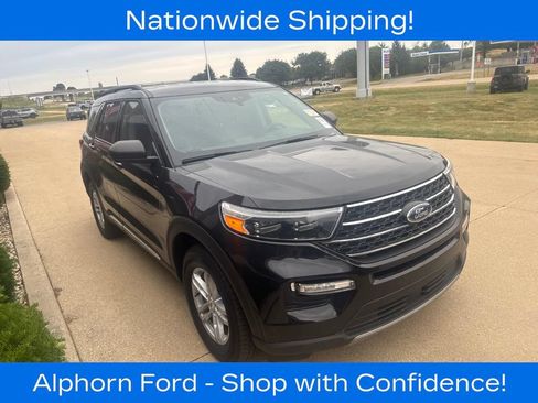 Used 2023 Ford Explorer XLT w/ Equipment Group 202A AWD/4WD image 2