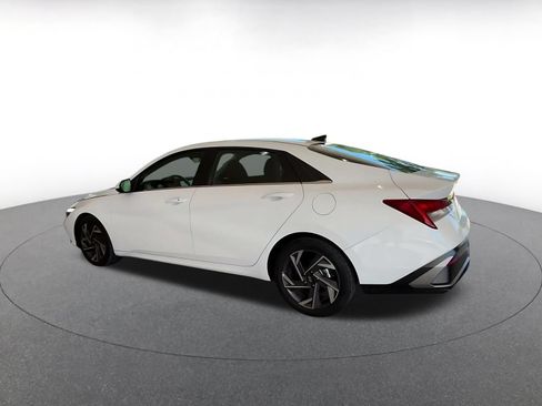 Used 2025 Hyundai Elantra SEL FWD image 10