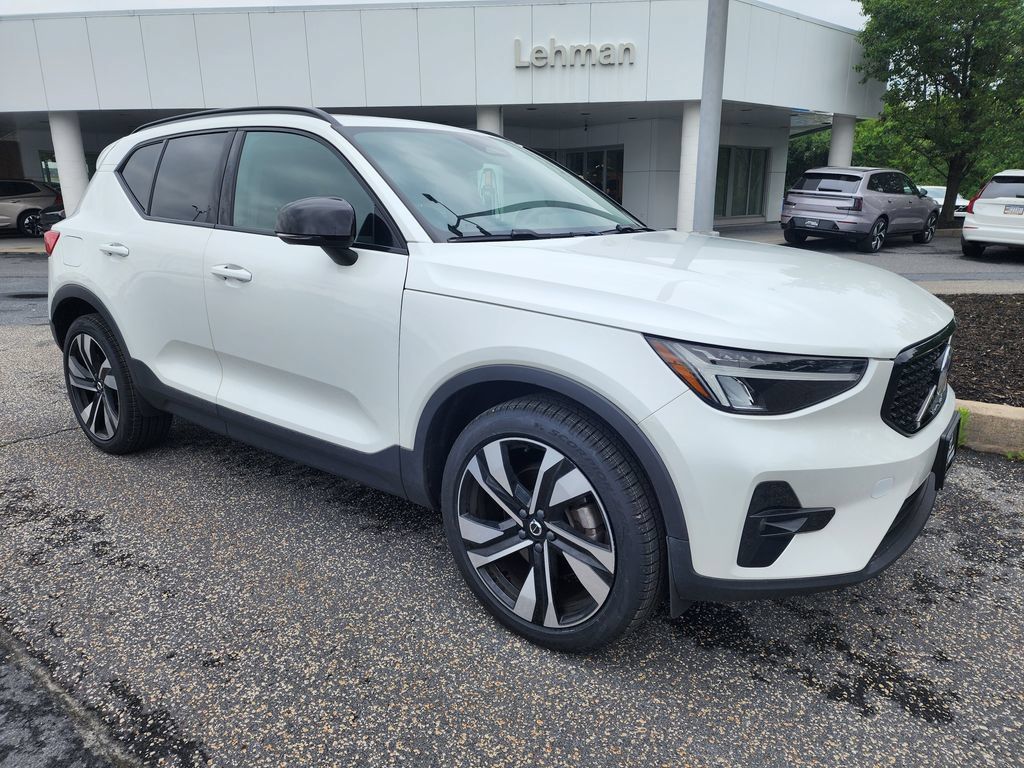 Certified 2023 Volvo XC40 B5 Plus w/ Climate Package AWD/4WD image 1