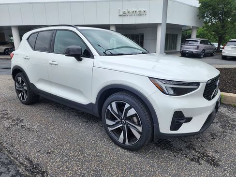 Certified 2023 Volvo XC40 B5 Plus w/ Climate Package AWD/4WD image 1