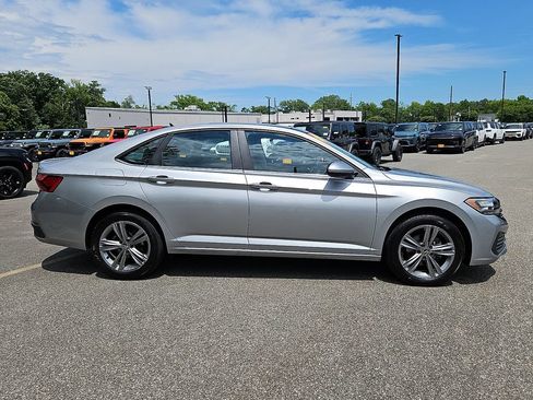 Used 2023 Volkswagen Jetta SE FWD image 8