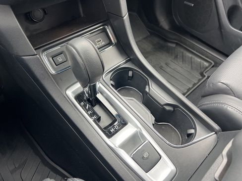 Used 2024 Subaru Ascent Limited w/ Technology Package image 14