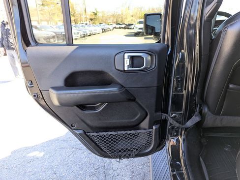 Used 2021 Jeep Gladiator Overland AWD/4WD image 37