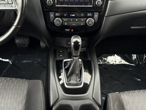 Used 2019 Nissan Rogue SV w/ Premium Package image 24