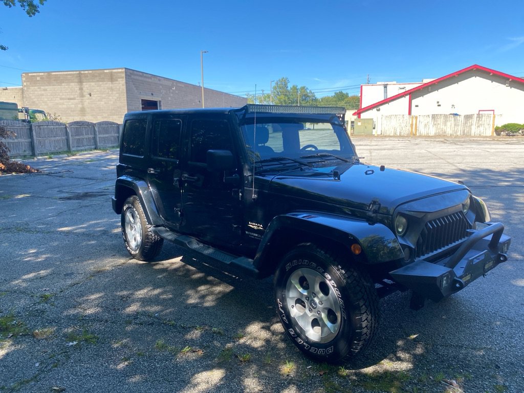 Used 2014 Jeep Wrangler Unlimited Sahara w/ Dual Top Group AWD/4WD image 7