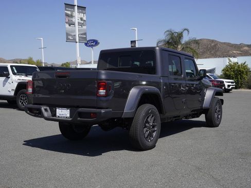 New 2026 Jeep Gladiator Sport AWD/4WD image 4