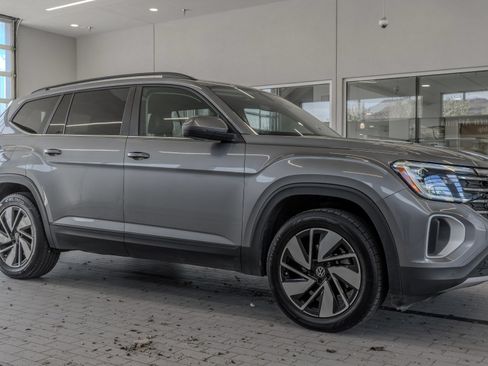 Used 2024 Volkswagen Atlas SE AWD/4WD image 12