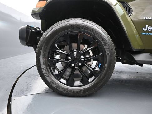 Used 2023 Jeep Wrangler Unlimited Sahara w/ Cold Weather Group AWD/4WD image 29