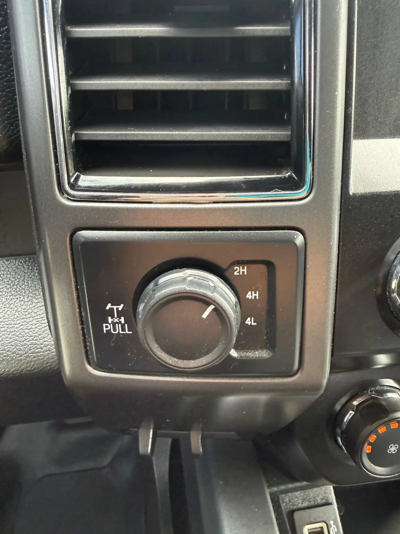 Used 2019 Ford F150 XLT w/ Equipment Group 302A Luxury AWD/4WD image 26