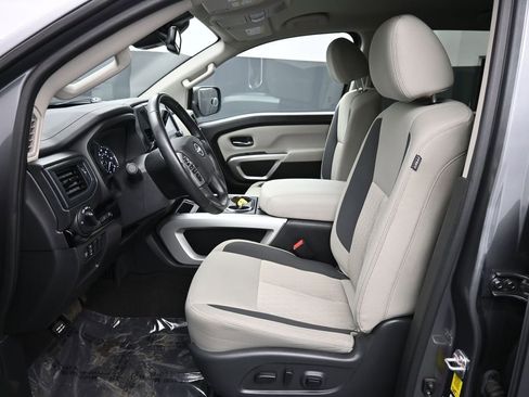Used 2024 Nissan Titan SV w/ SV Convenience Package image 18