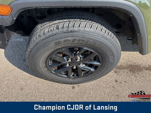 Used 2022 Jeep Gladiator Sport image 2