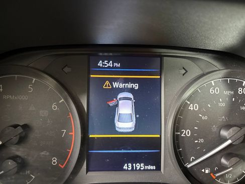 Used 2024 Nissan Altima 2.5 S FWD image 13