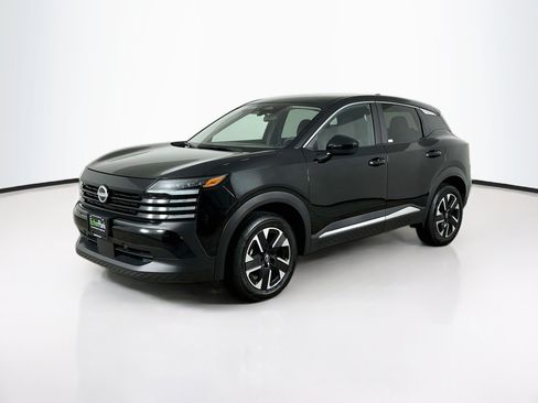 Used 2025 Nissan Kicks SV AWD/4WD image 3