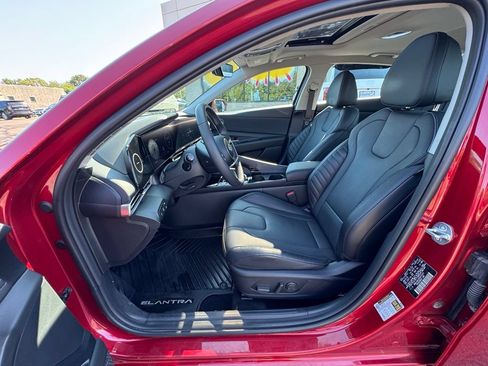 Used 2023 Hyundai Elantra Limited w/ Preferred Accessory Package FWD image 30