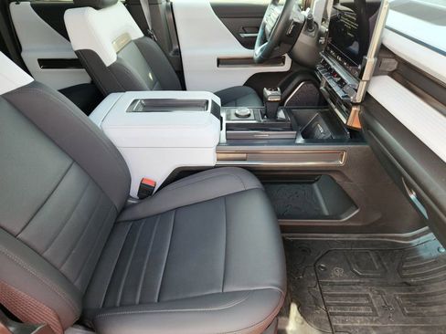 New 2024 GMC Hummer EV 2X w/ Extreme Off-Road Package image 9