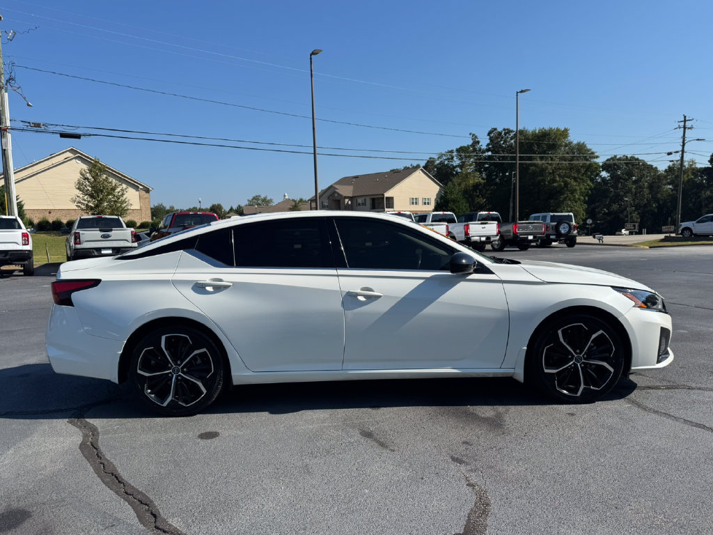 Used 2024 Nissan Altima 2.5 SR w/ SR Premium Package FWD image 8