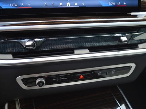 Certified 2026 BMW X7 xDrive40i AWD/4WD image 23