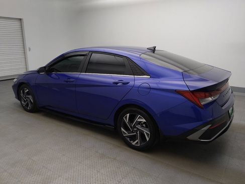 Used 2025 Hyundai Elantra SEL image 3