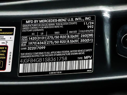 Certified 2025 Mercedes-Benz GLE 450e 4MATIC w/ Winter Package image 26