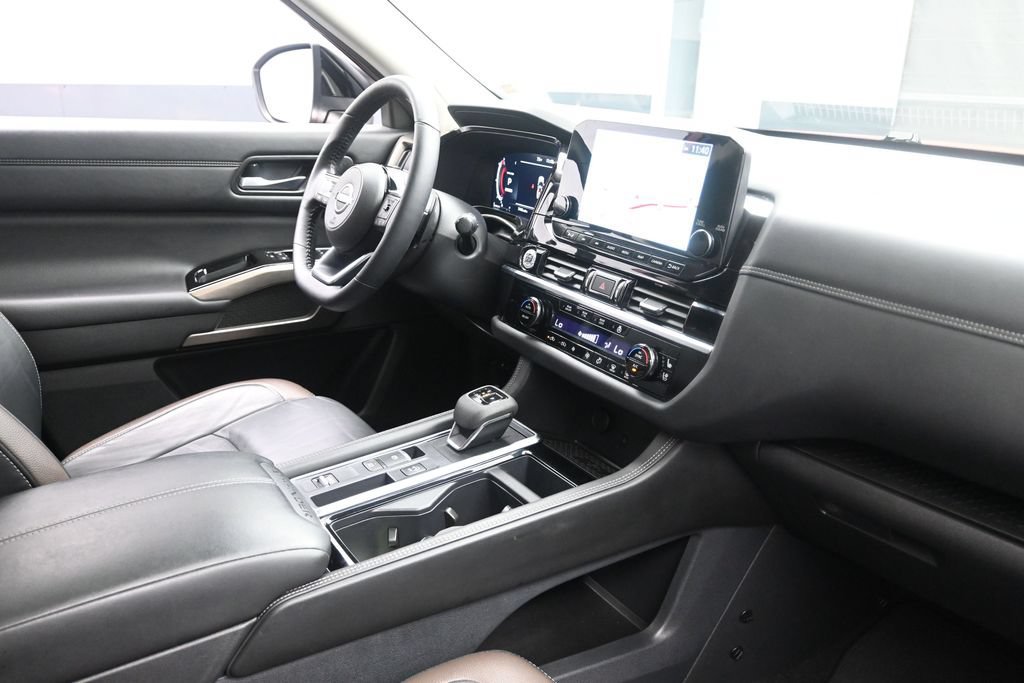 Used 2024 Nissan Pathfinder Platinum FWD image 31